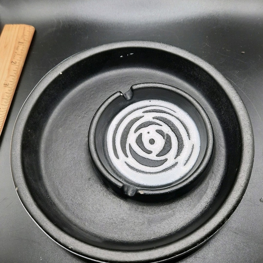 Vintage MCM Haeger Black And White Ashtray
